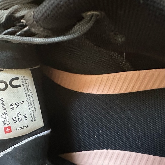 On cloud gently used inside the house on the treadmil - Picture 6 of 8